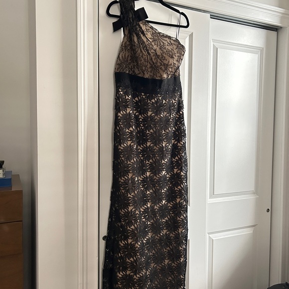 Valentino Dresses & Skirts - Valentino Black Lace One-Shoulder Gown